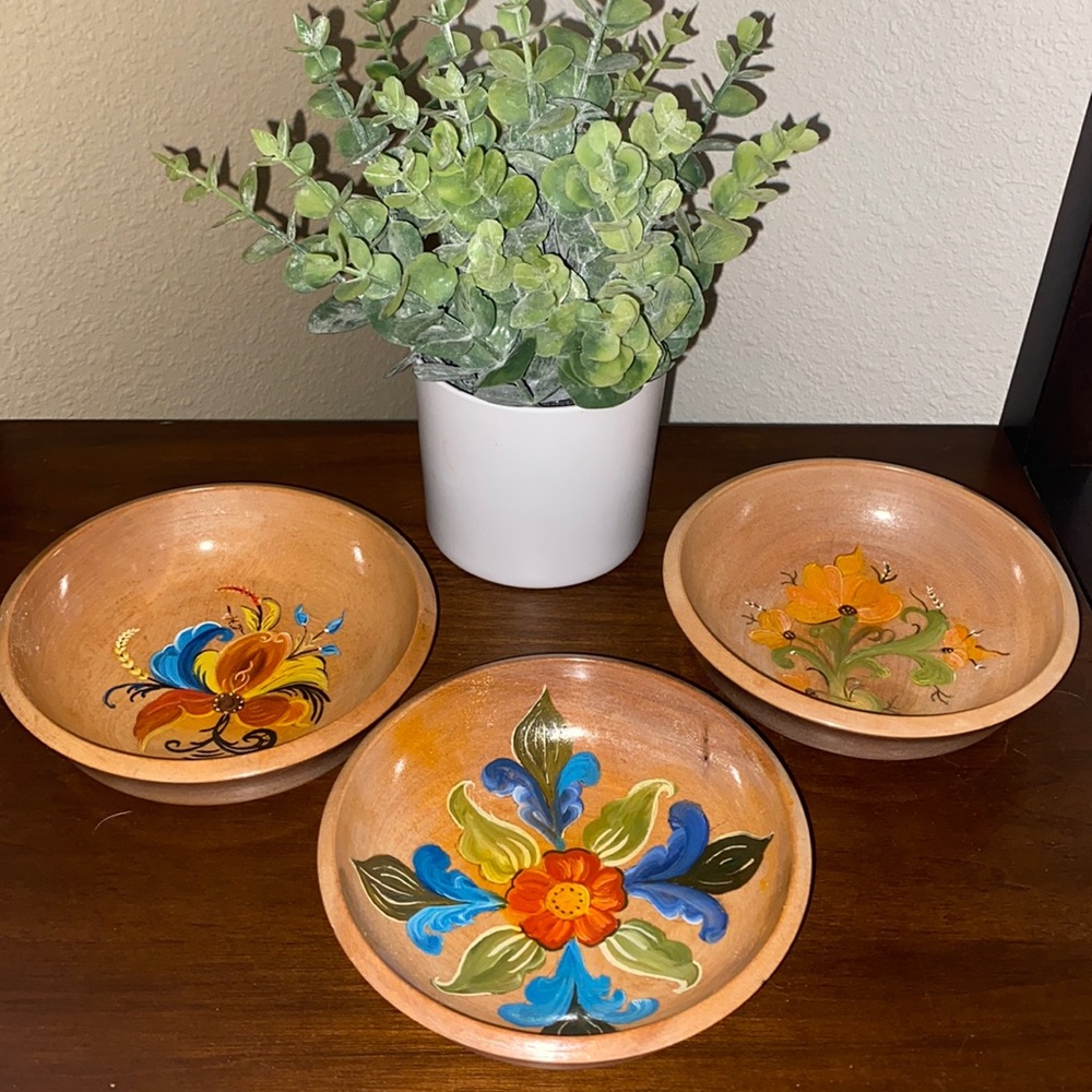 Vintage Japan Boho Hand Painted Set Of Three Bowls